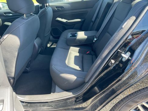 Used 2025 Nissan Altima 2.5 SV FWD image 16