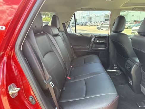 Used 2024 Toyota 4Runner TRD Off-Road Premium AWD/4WD image 32