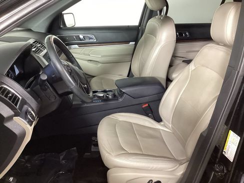 Used 2018 Ford Explorer Limited w/ Equipment Group 301A AWD/4WD image 10