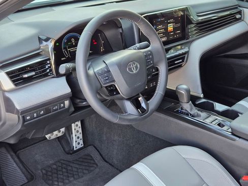 Used 2025 Toyota Camry SE image 10