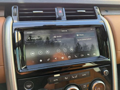 Used 2018 Land Rover Discovery HSE Luxury image 36