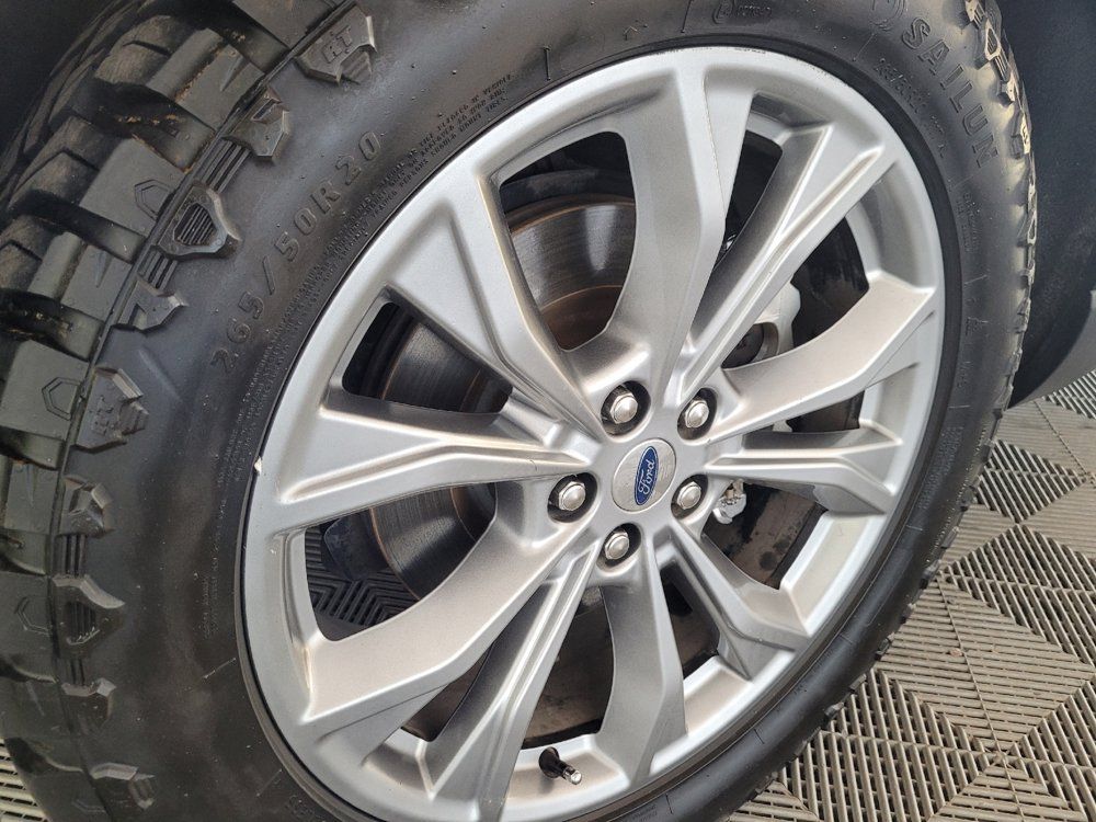 Used 2022 Ford Explorer XLT w/ Equipment Group 202A RWD image 31