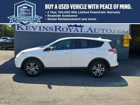 Used 2018 Toyota RAV4 LE image 1
