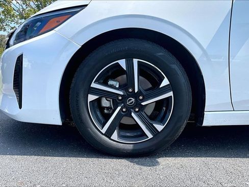 Used 2024 Nissan Sentra SV FWD image 2