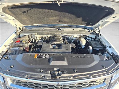 Used 2017 Chevrolet Suburban LT w/ Luxury Package RWD image 23