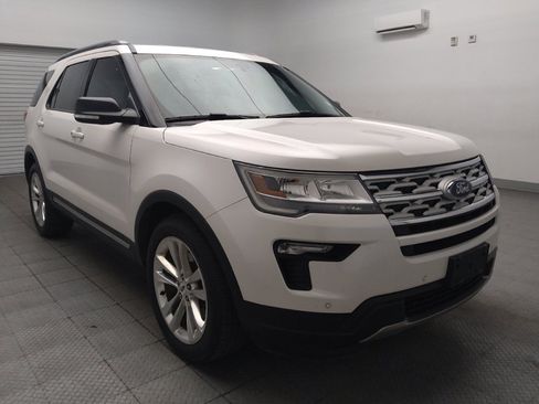 Used 2019 Ford Explorer XLT w/ Equipment Group 202A FWD image 13