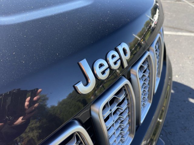 Used 2021 Jeep Grand Cherokee Summit AWD/4WD image 31