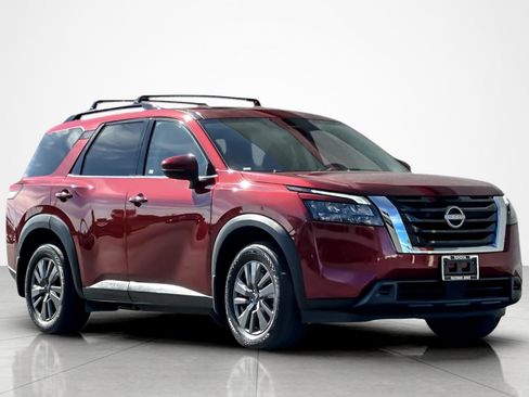 Used 2024 Nissan Pathfinder SV w/ SV Premium Package FWD image 7