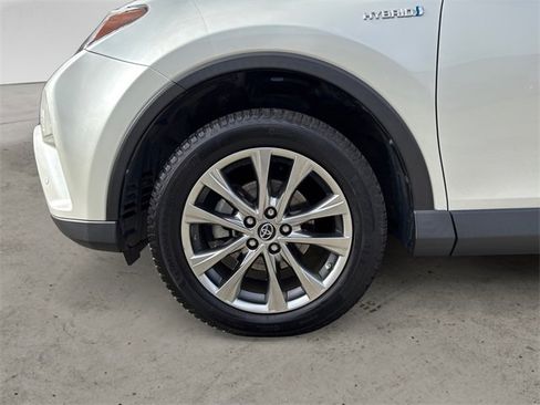 Used 2018 Toyota RAV4 Limited image 14