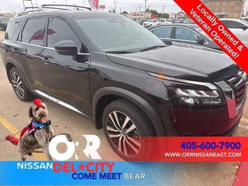 Used 2025 Nissan Pathfinder Platinum w/ Cargo Package AWD/4WD image 2