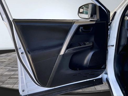 Used 2017 Toyota RAV4 LE image 17