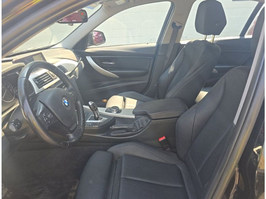 Used 2018 BMW 320i xDrive Sedan AWD/4WD image 6