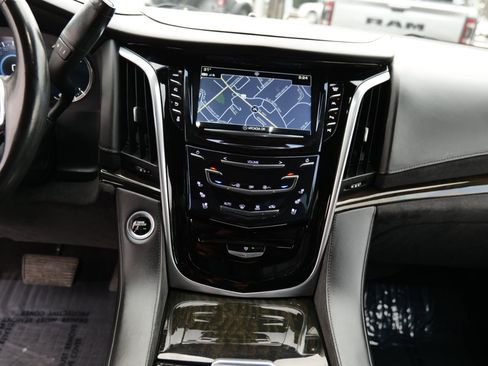 Used 2020 Cadillac Escalade Platinum image 21