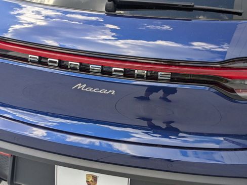 Used 2025 Porsche Macan AWD/4WD image 13