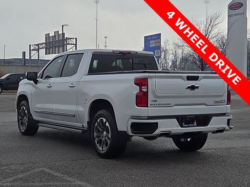 Used 2025 Chevrolet Silverado 1500 High Country w/ Technology Package image 4