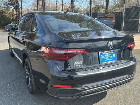 Certified 2023 Volkswagen Jetta SE w/ Panoramic Sunroof Package image 4