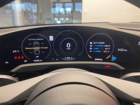 Used 2021 Porsche Taycan 4S image 6