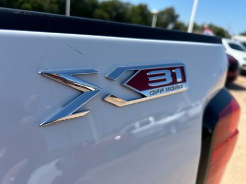 Used 2024 GMC Sierra 2500 Pro w/ Convenience Package image 9