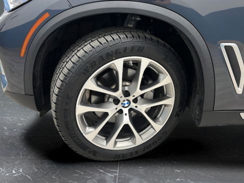 Used 2021 BMW X5 xDrive40i w/ Executive Package AWD/4WD image 37
