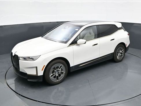 Used 2023 BMW iX xDrive50 AWD/4WD image 31