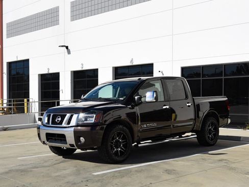 Used 2015 Nissan Titan SL w/ SL Max Utility Package image 5