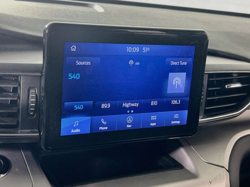 Used 2021 Ford Explorer XLT w/ Equipment Group 202A AWD/4WD image 15