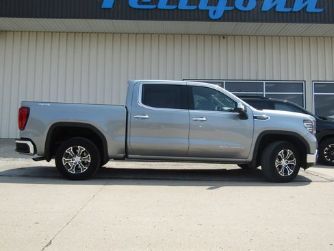 Used 2025 GMC Sierra 1500 SLT AWD/4WD image 2