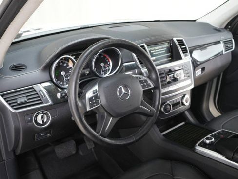 Used 2016 Mercedes-Benz GL 550 4MATIC image 40