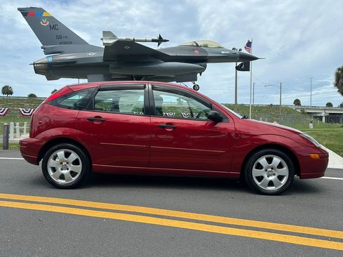 Used 2002 Ford Focus ZX5 Hatchback FWD image 1