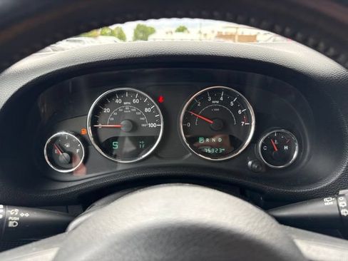 Used 2018 Jeep Wrangler Unlimited Sahara w/ Connectivity Group AWD/4WD image 23
