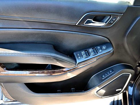 Used 2017 Chevrolet Suburban LT image 17