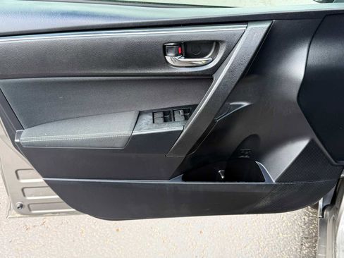 Used 2017 Toyota Corolla LE w/ Carpet Mat Package (TMS) FWD image 11
