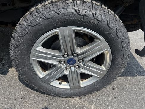 Used 2018 Ford F150 XLT w/ Equipment Group 302A Luxury AWD/4WD image 35