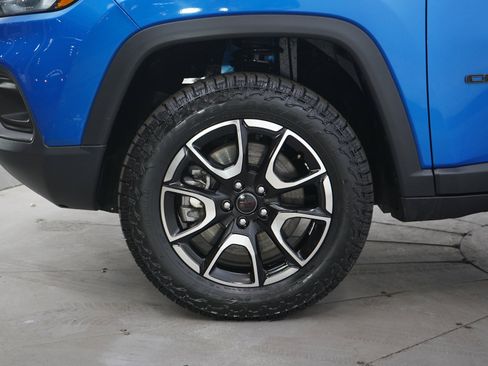 Used 2025 Jeep Compass Trailhawk AWD/4WD image 28