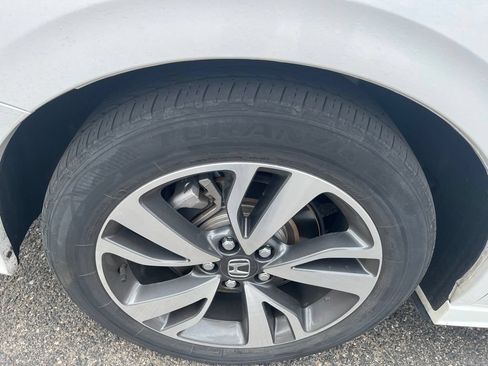 Used 2024 Honda Odyssey Touring image 4