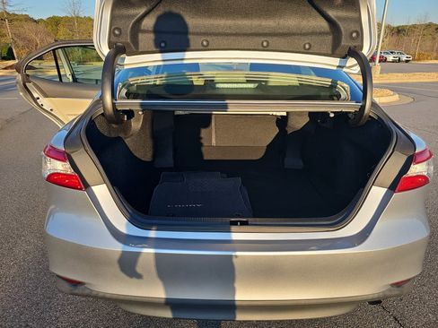 Used 2018 Toyota Camry LE image 13