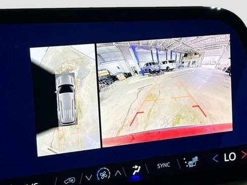 New 2026 Chevrolet Traverse LT w/ Sun and Wheel Package AWD/4WD image 17