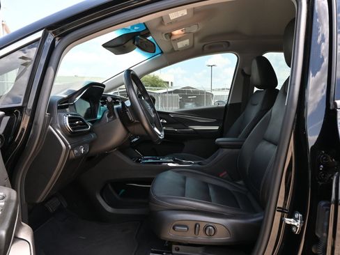 Used 2023 Chevrolet Bolt LT w/ Infotainment Package FWD image 19