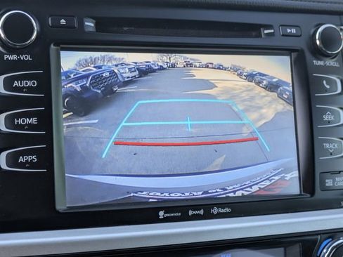 Used 2018 Toyota Highlander XLE image 18