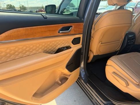Used 2024 Jeep Grand Cherokee L Summit AWD/4WD image 11