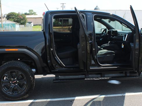 New 2025 GMC Canyon Elevation w/ Convenience Package image 12