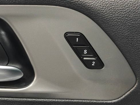 Used 2025 Chrysler Pacifica Select image 58