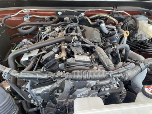 Used 2025 Toyota Tacoma TRD Off-Road AWD/4WD image 32