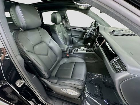 Used 2025 Porsche Macan image 30