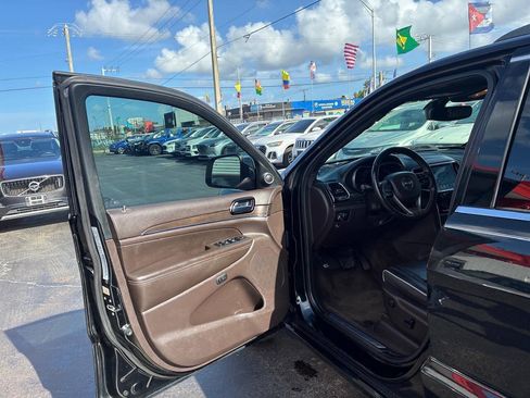 Used 2019 Jeep Grand Cherokee Overland RWD image 9