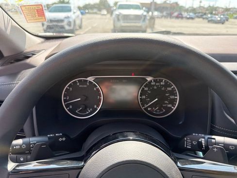 Used 2021 Nissan Rogue SV FWD image 17