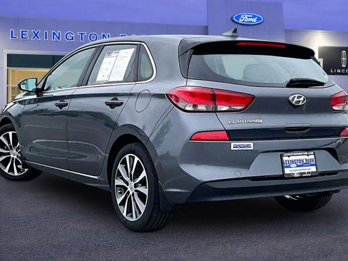 Used 2018 Hyundai Elantra GT FWD image 4