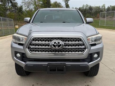 Used 2016 Toyota Tacoma TRD Off-Road w/ Premium & Technology Package RWD image 10