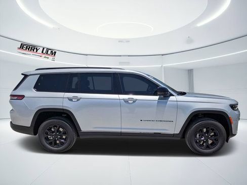 New 2026 Jeep Grand Cherokee L 4WD image 2