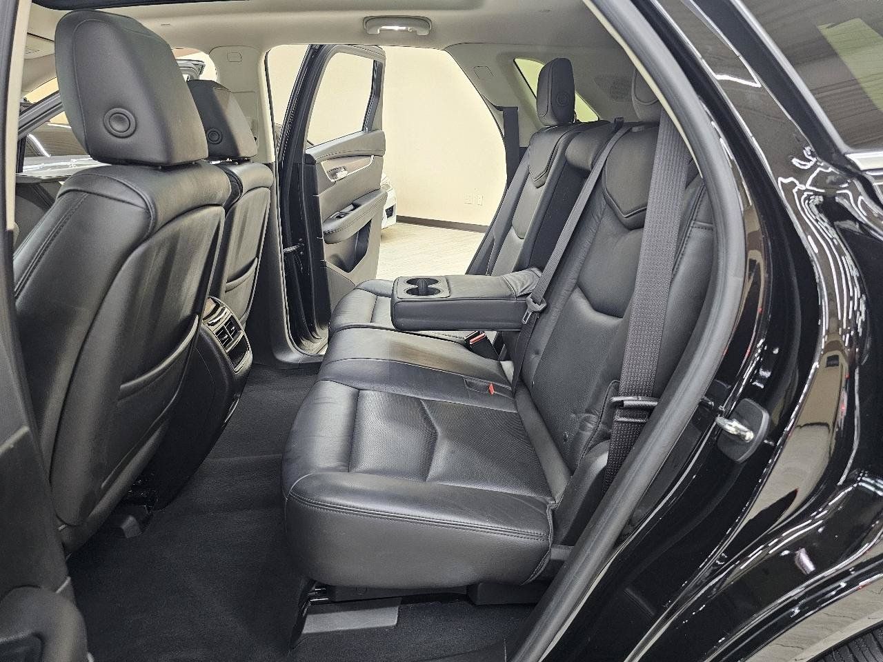 Used 2017 Cadillac XT5 Premium Luxury w/ LPO, Wheel Lock Package FWD image 25